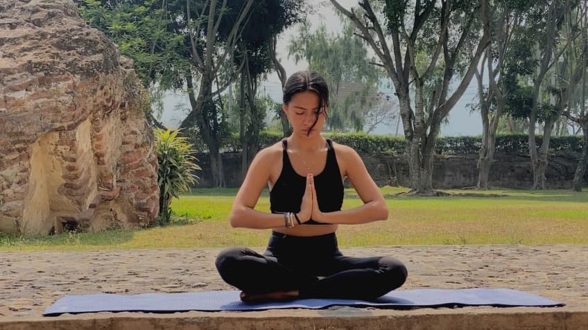 Elena González en un entorno natural